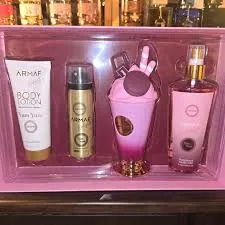 ESTUCHE ARMAF DELIGHTS YUM YUM MUJER 4PZS 100ML EDP + 10ML EDP + SPLASH + CREMA